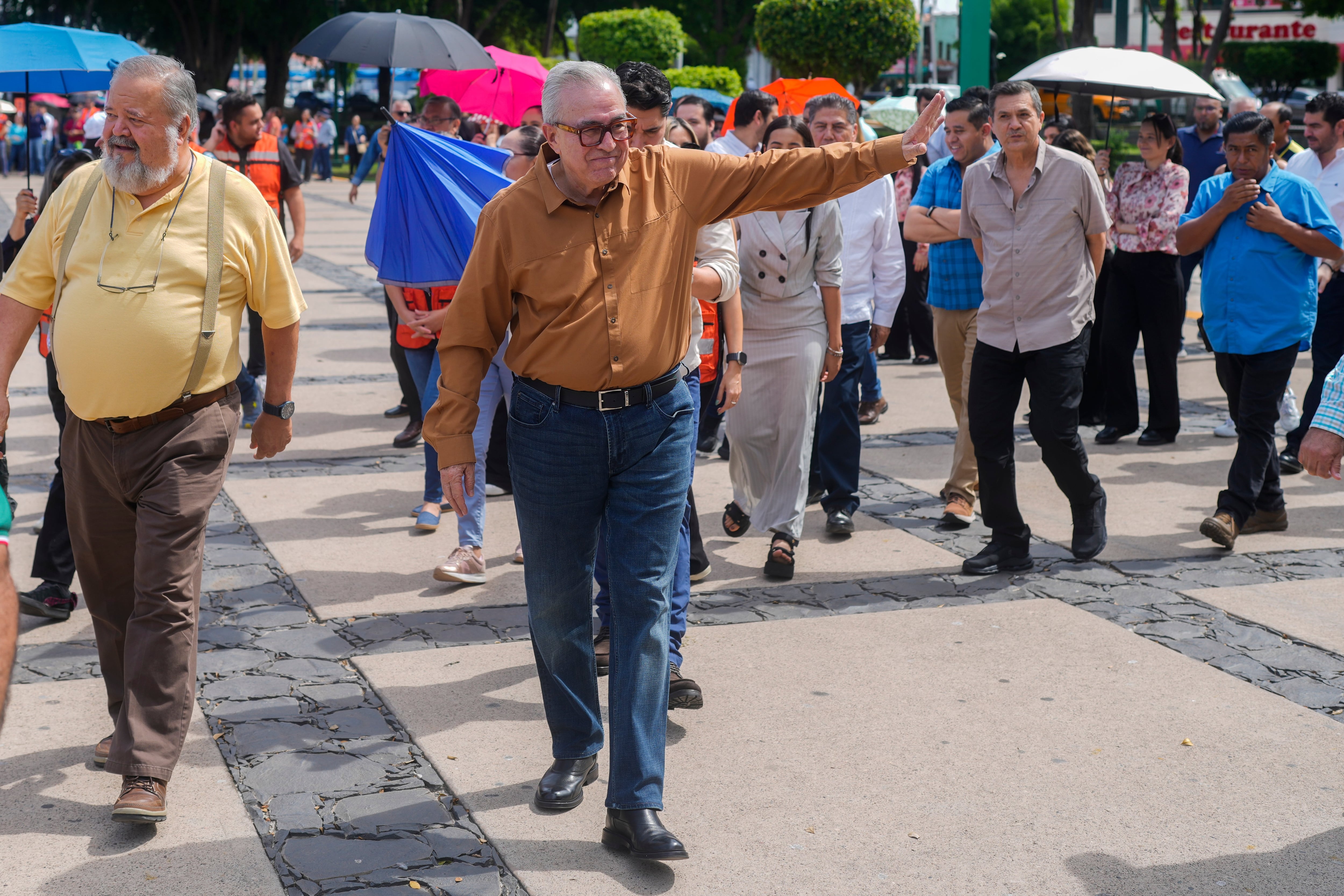 Backlash forces Mexican governor to reverse return amid US charges