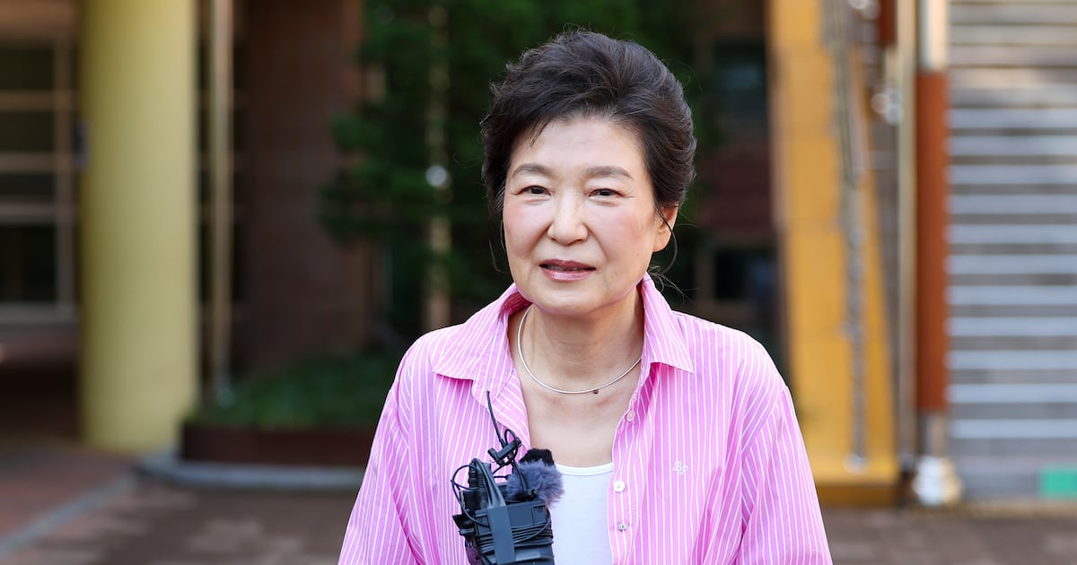 Park Geun-hye addresses People Power Party retreat, urges conservative unity - CHOSUNBIZ