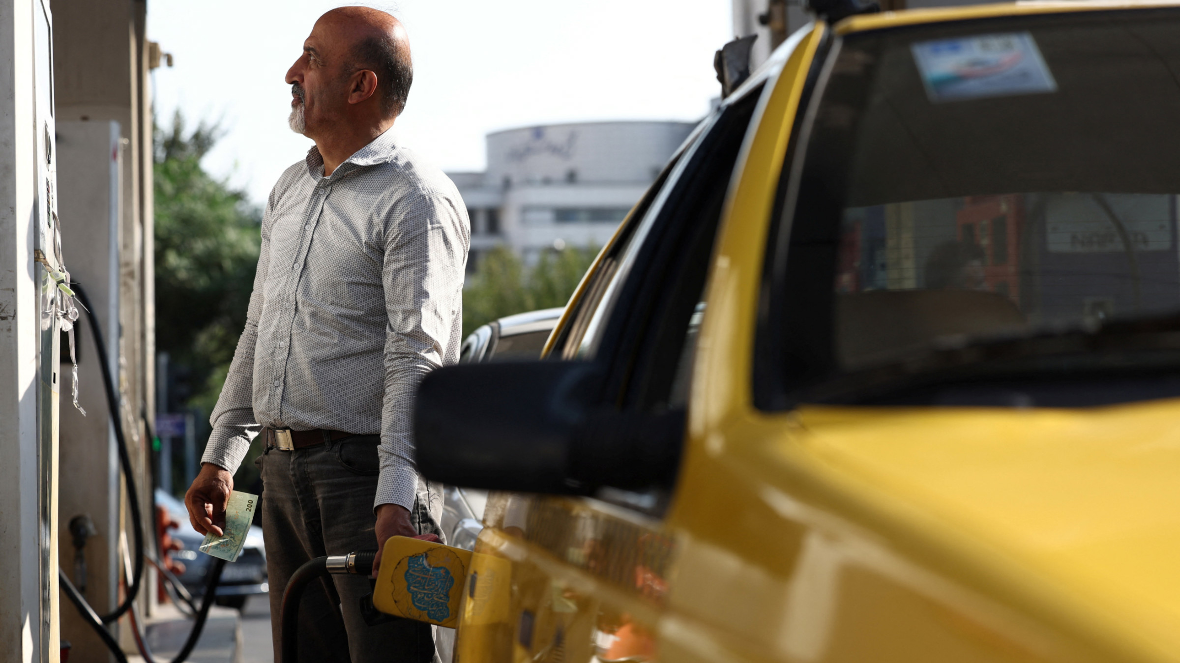 Iranian press review: Iranian elite profit billions from oil sanctions