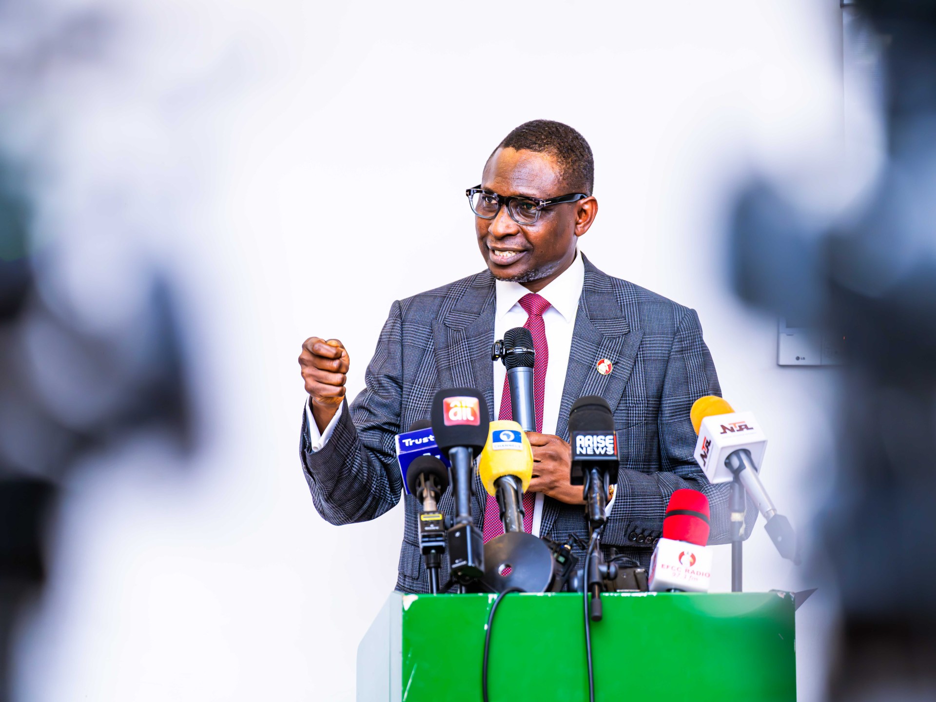 Nigerian anticorruption agency sacks 40 staff over misconduct allegations