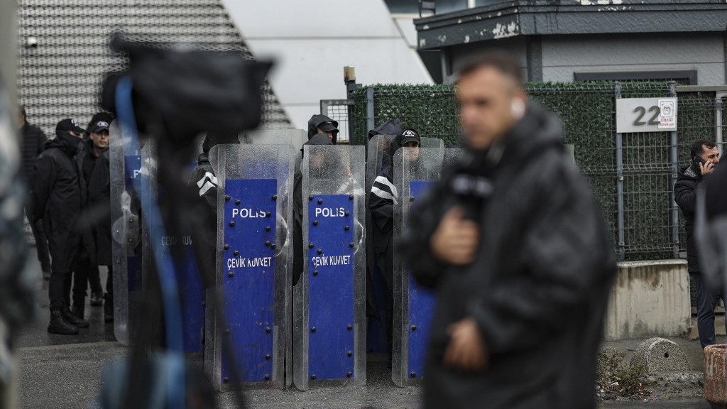 Turkish government raids most-watched TV channel, appoints new manager