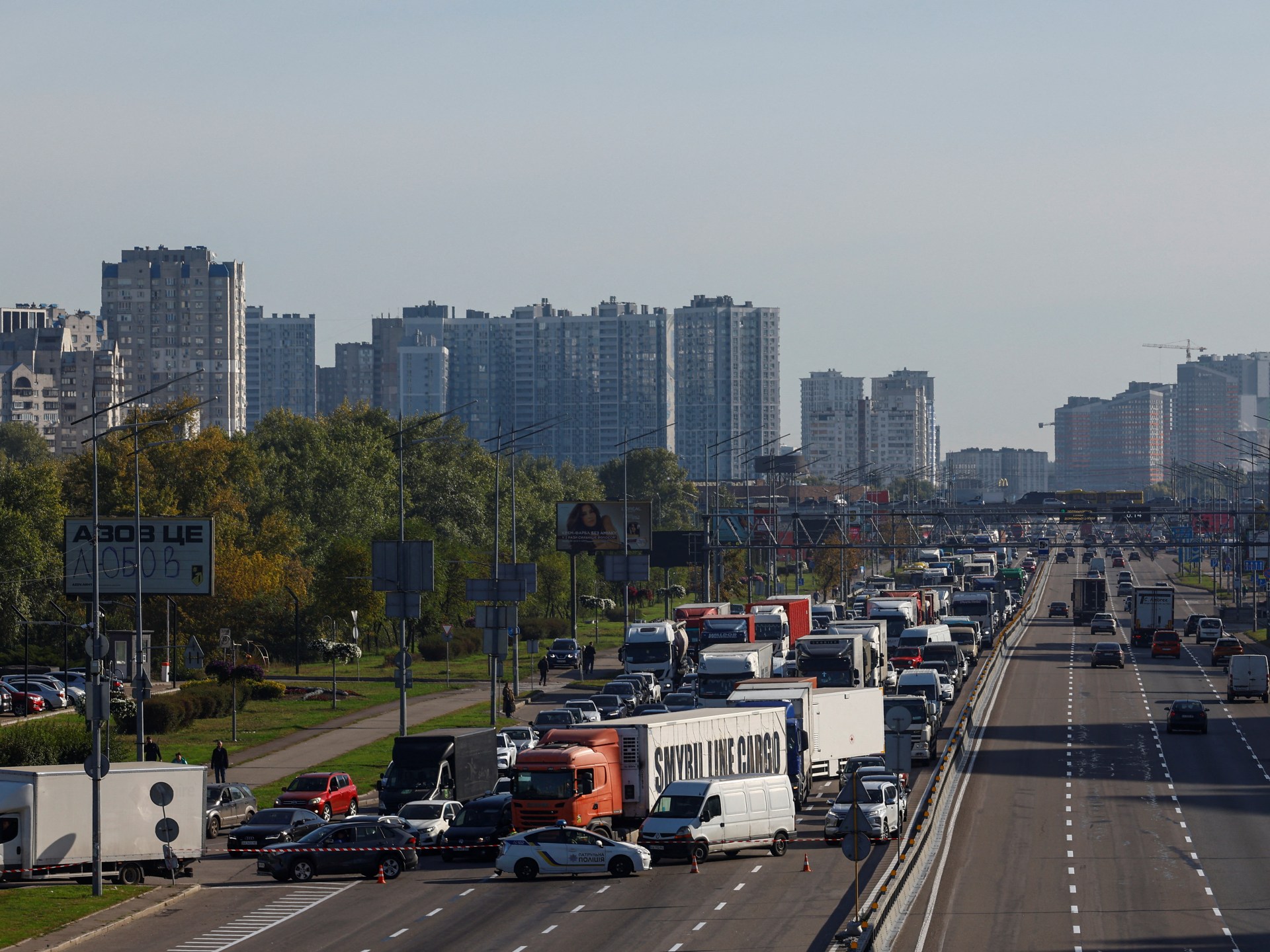 Ukraine calls for tighter sanctions as Russian attacks spark Kyiv gridlock