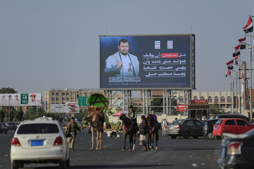 Watch: Iranian shopkeepers 'going bankrupt' amid sanctions and war